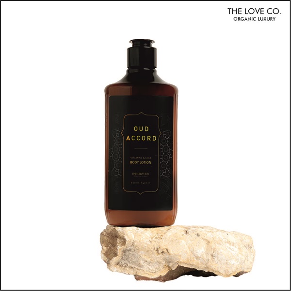1873-the-love-co-mesmerising-moisturizer-oudh-accord-300-ml-1.jpg