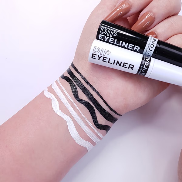 2019-makeup-revolution-dip-eyeliner-white-5-ml-1.jpg