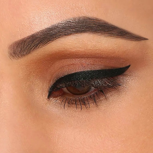 7474-lakme-absolute-gloss-artist-eye-liner-black-2-5-ml-1.jpg